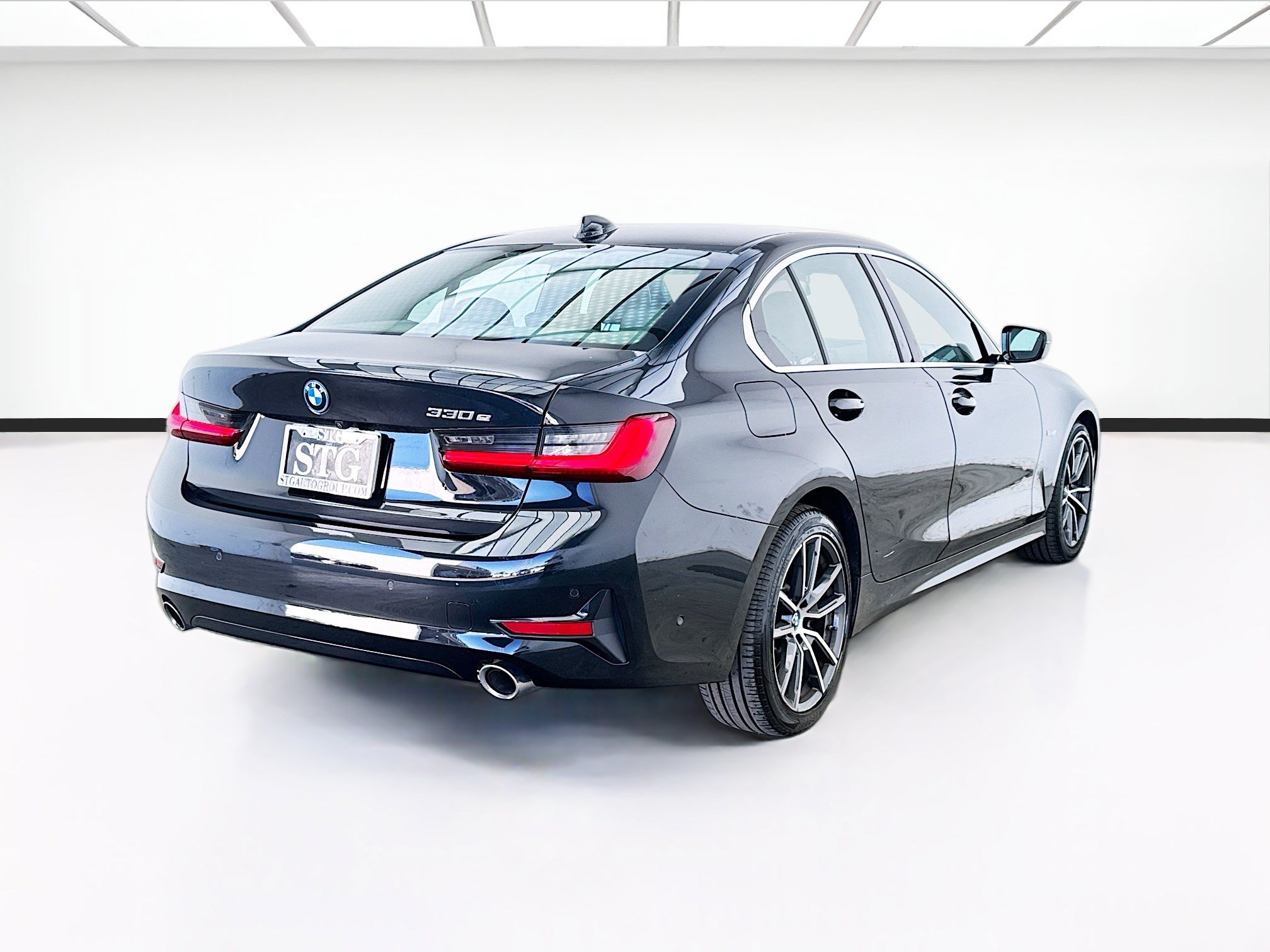 Used 2022 BMW 330e RWD image 4