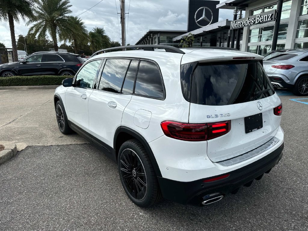Used 2025 Mercedes-Benz GLB 250 image 4