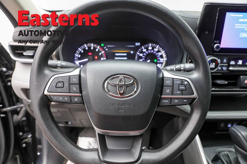 Used 2023 Toyota Highlander L image 10