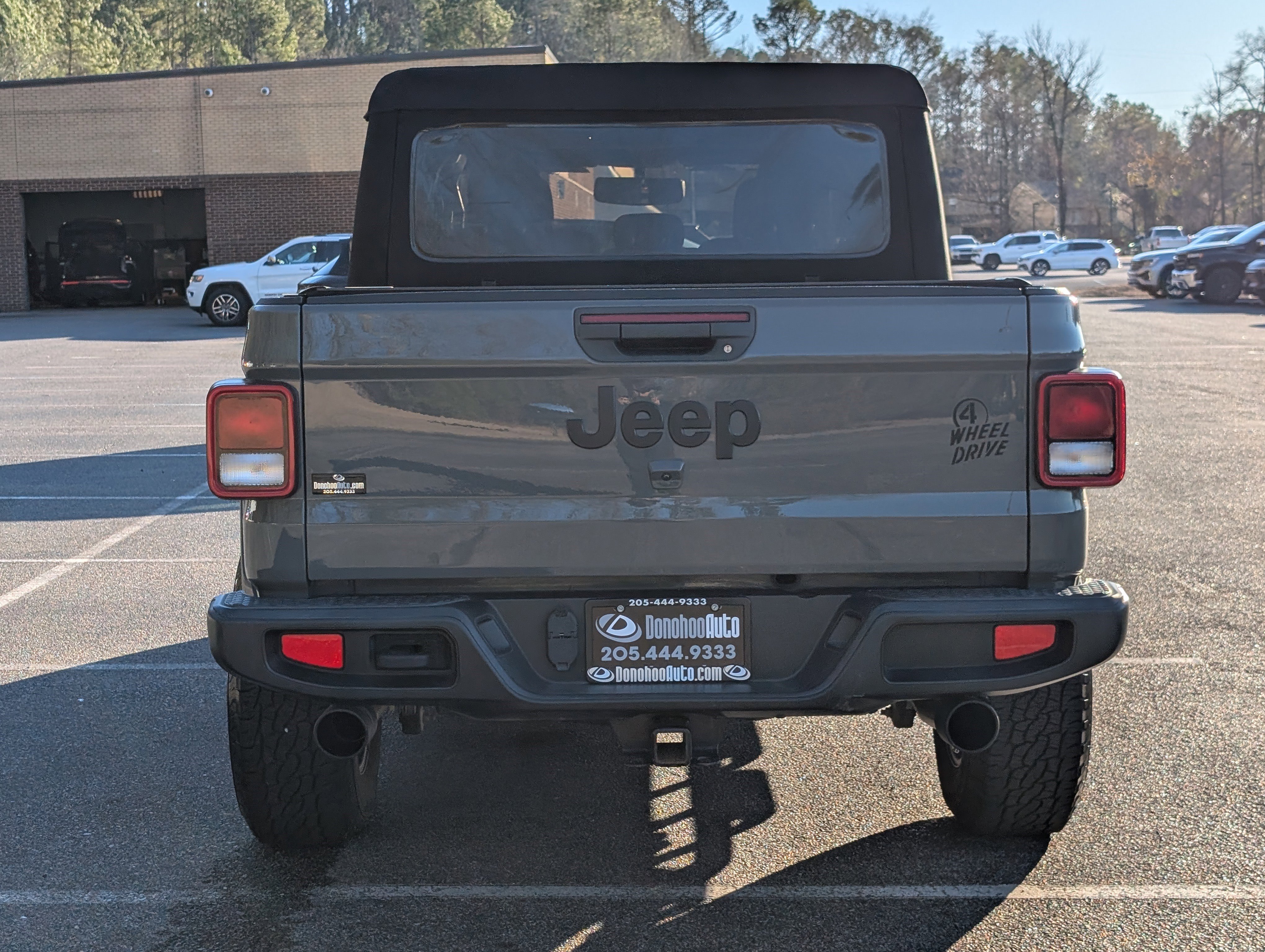 Used 2023 Jeep Gladiator Willys image 8