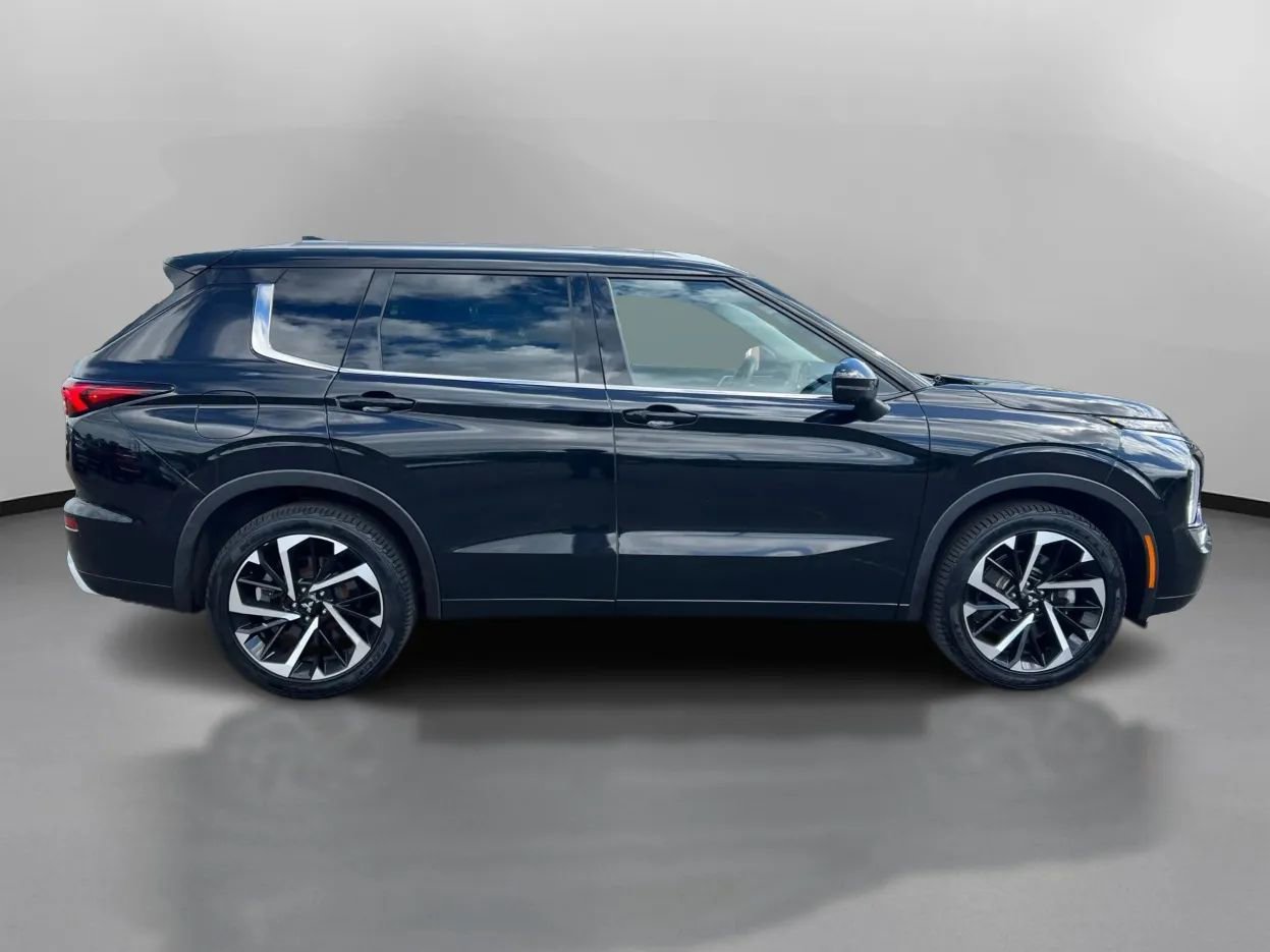 Used 2023 Mitsubishi Outlander SEL 40th Anniversary AWD/4WD image 7