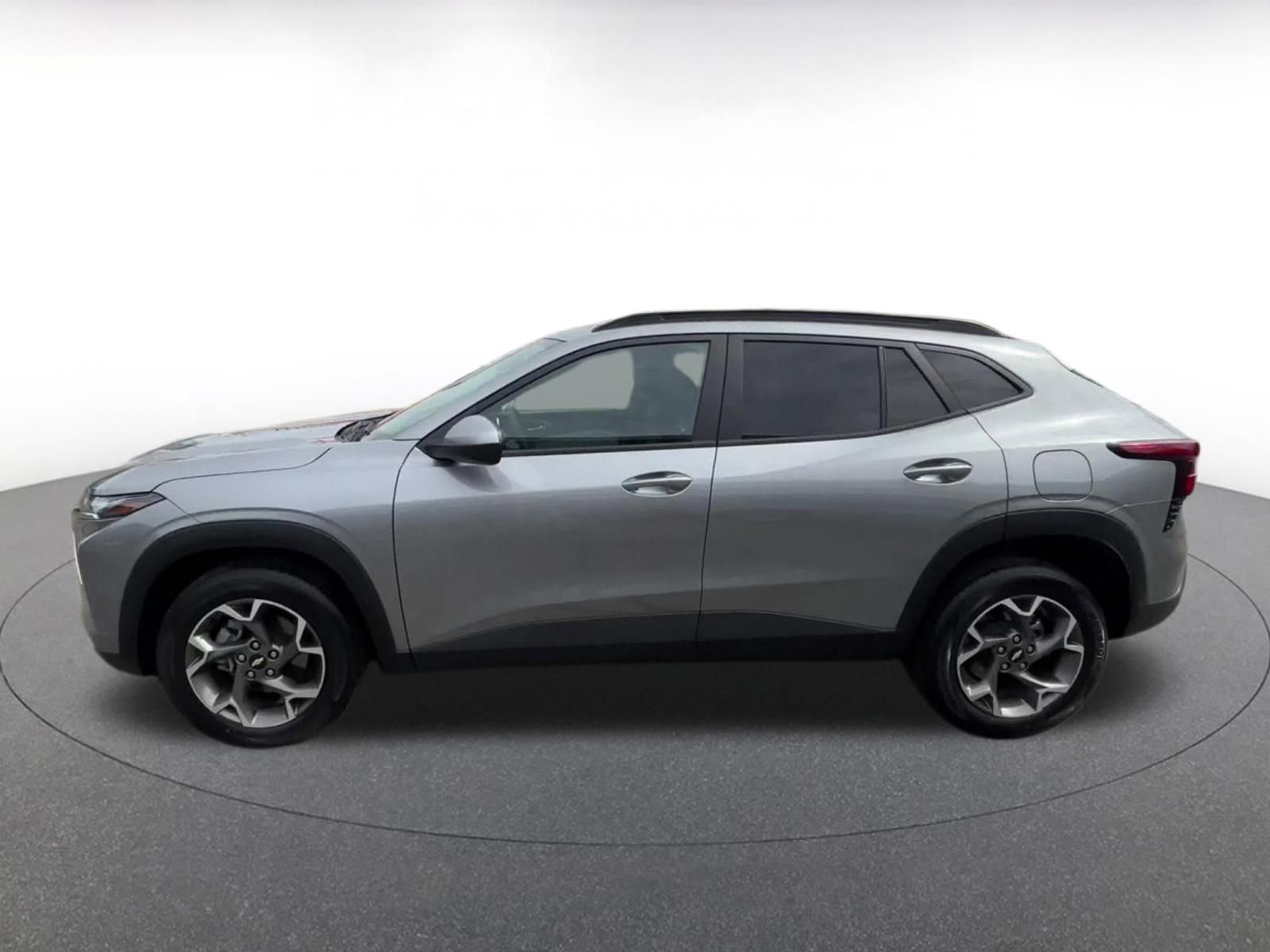 Used 2025 Chevrolet Trax LT w/ LT Convenience Package FWD image 8