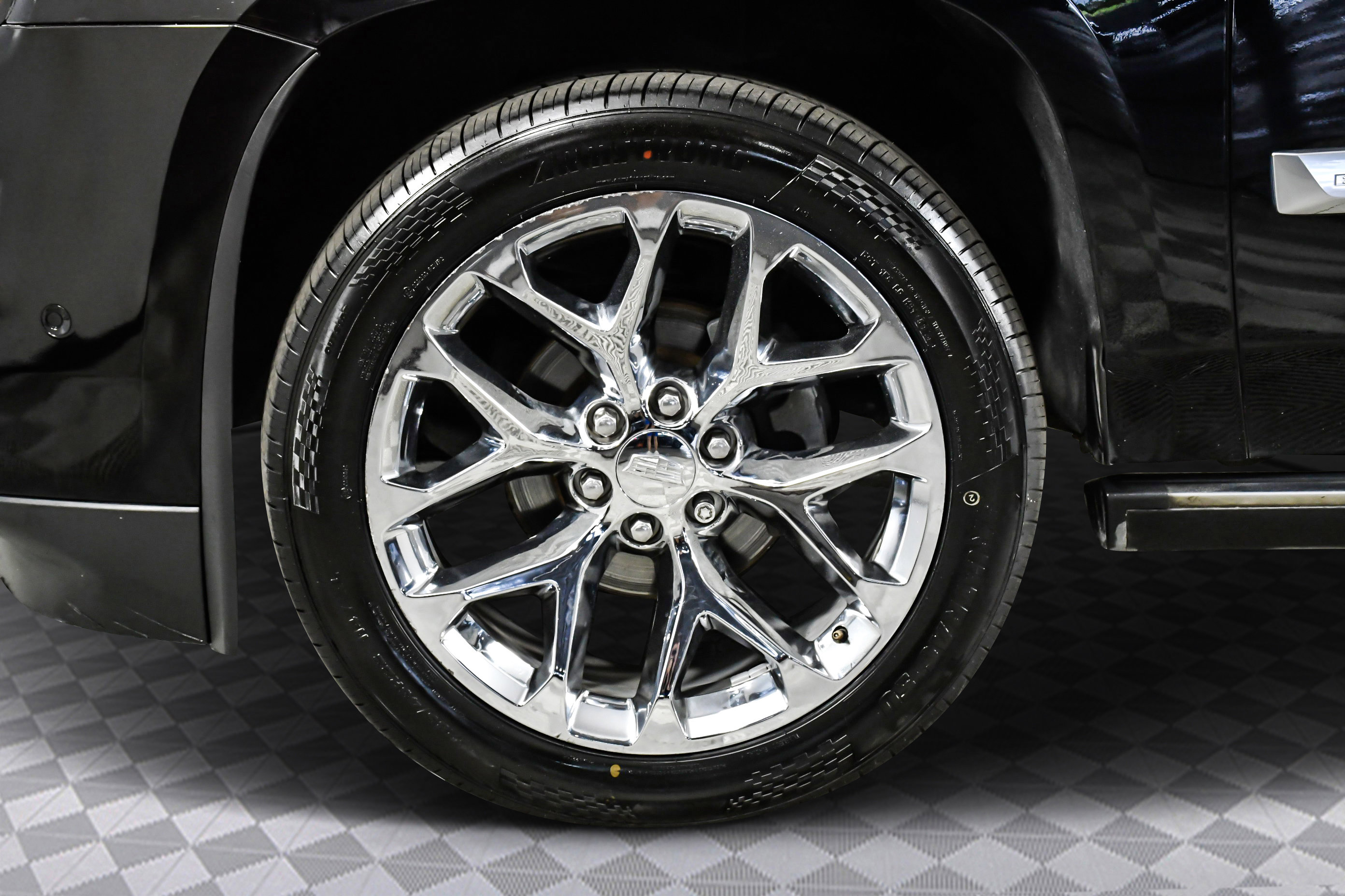 Used 2017 Cadillac Escalade ESV Platinum image 38