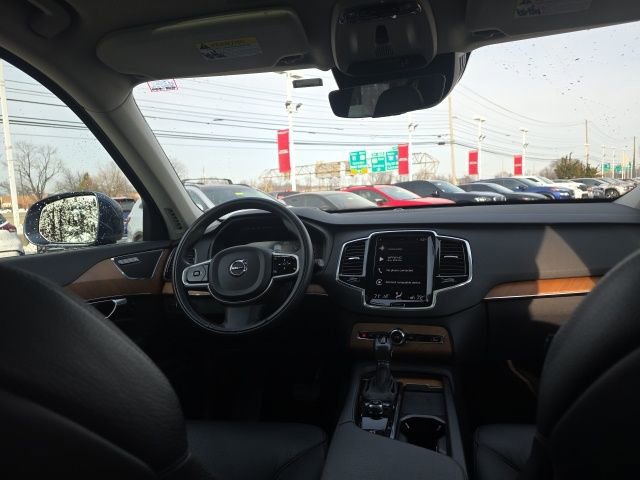 Used 2022 Volvo XC90 T6 Momentum w/ Advanced Package image 15