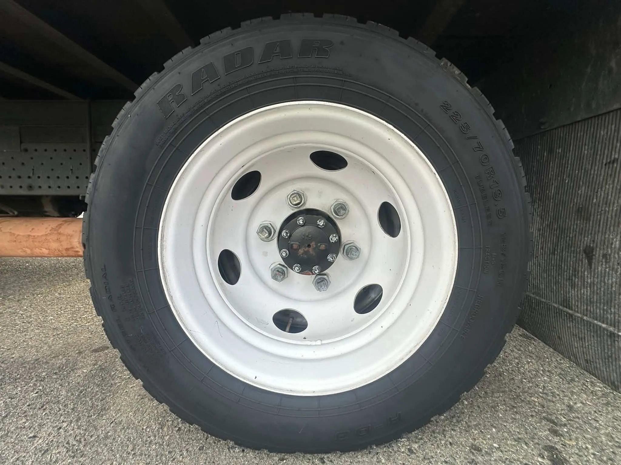 Used 2020 Isuzu NPR image 37