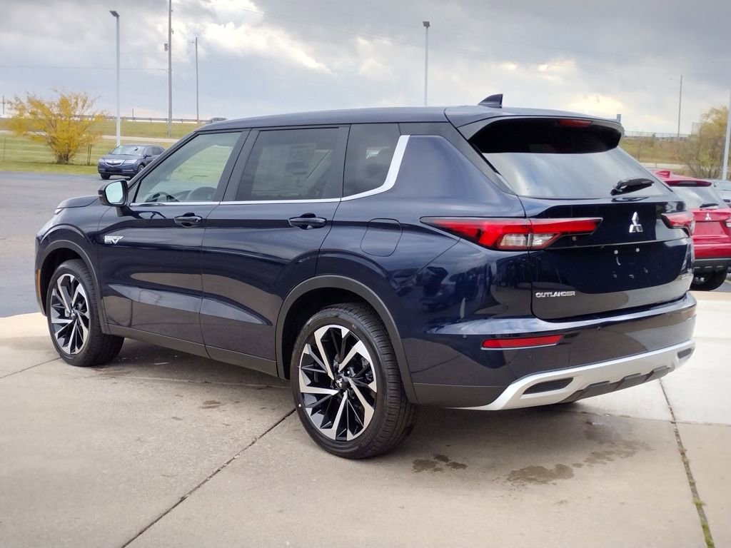 New 2025 Mitsubishi Outlander SE image 18