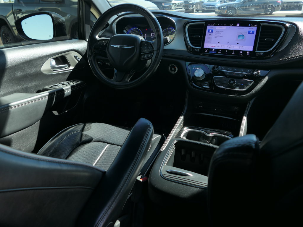 Certified 2022 Chrysler Pacifica Limited w/ Uconnect Theater Family Group AWD/4WD image 25