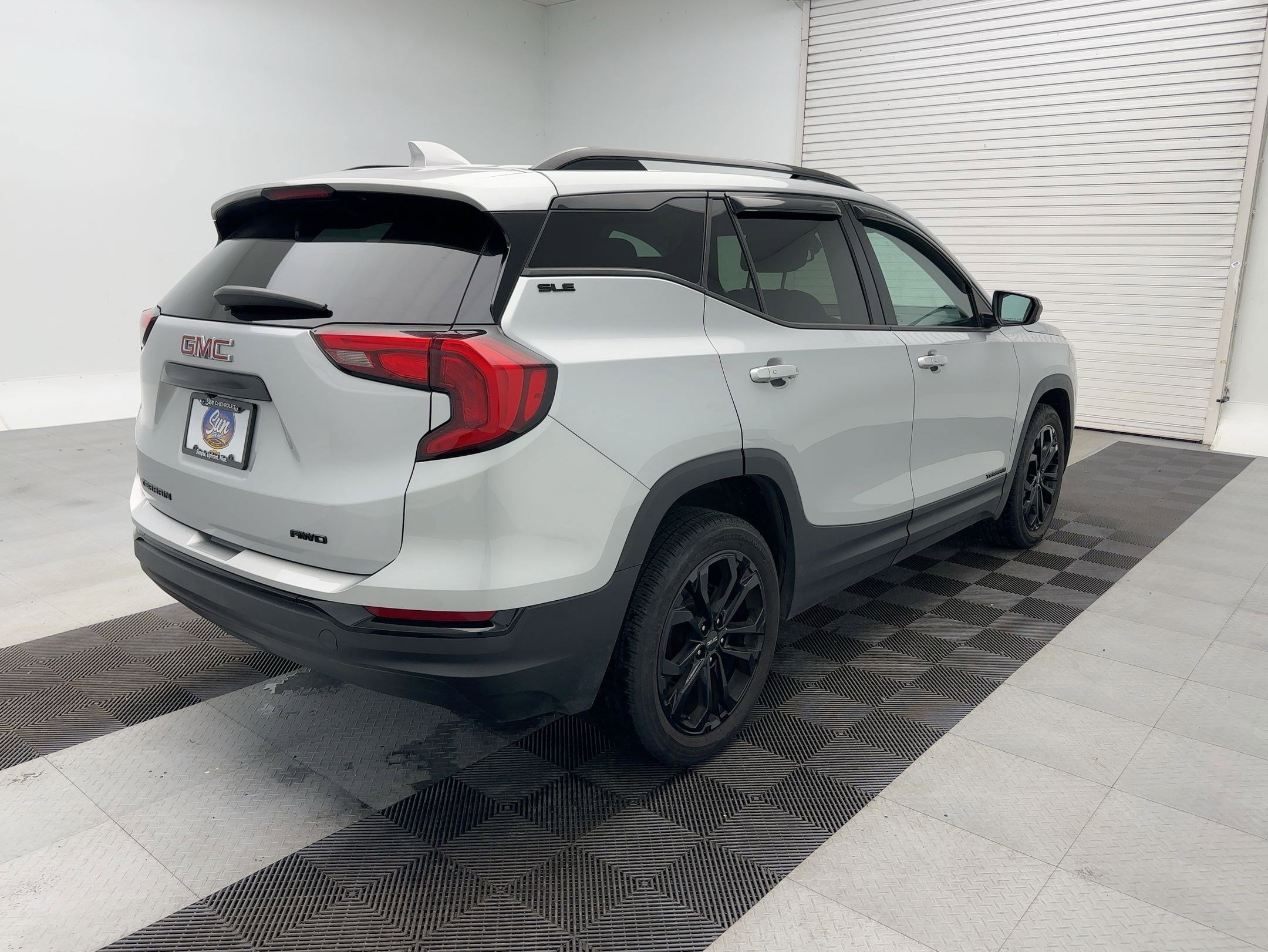 Used 2020 GMC Terrain SLE w/ Driver Convenience Package image 9