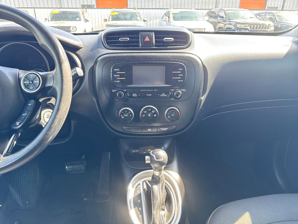 Used 2016 Kia Soul + FWD image 17