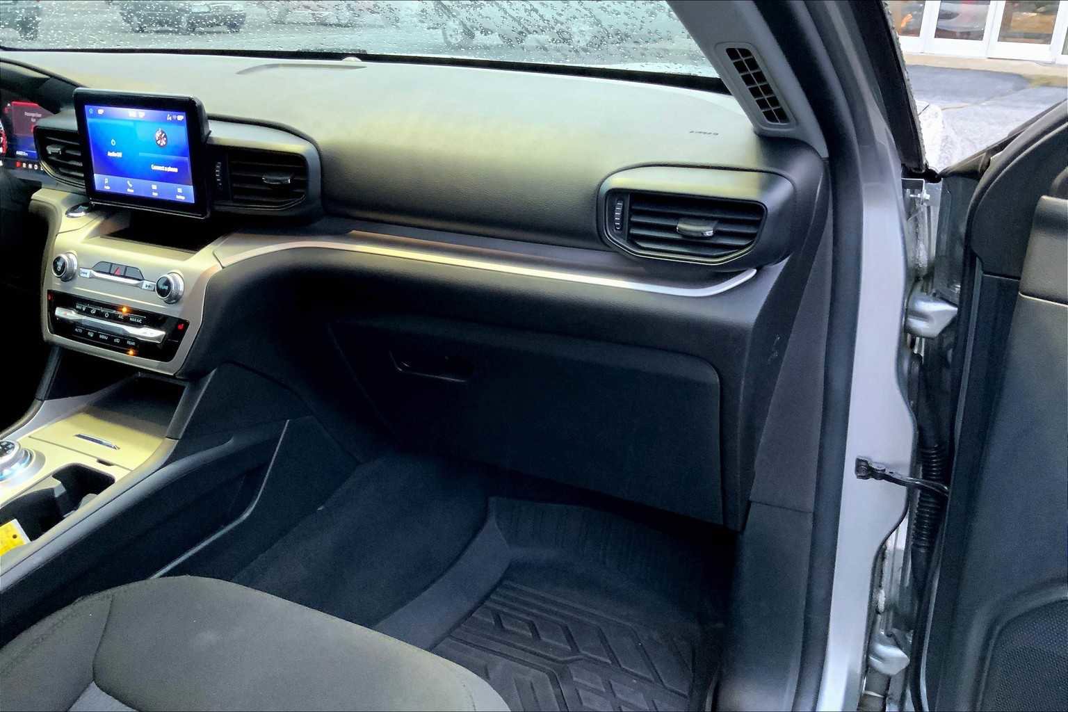 Used 2022 Ford Explorer XLT image 33