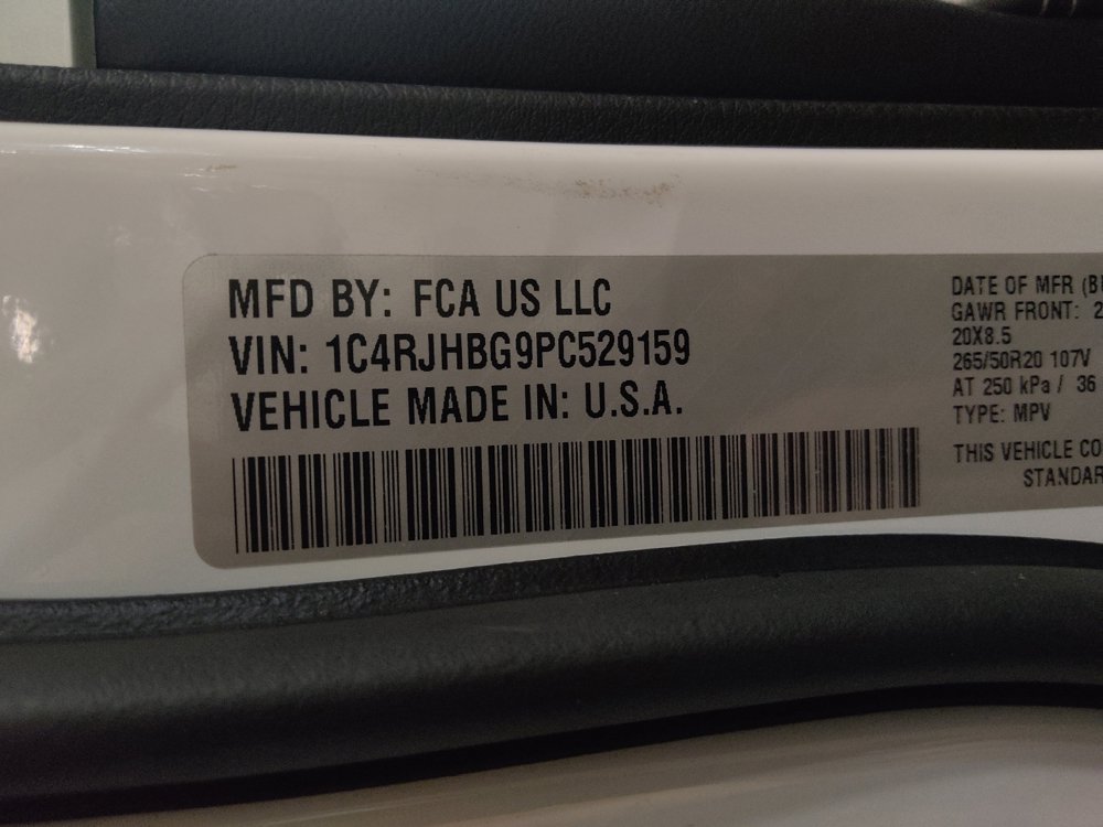 Used 2023 Jeep Grand Cherokee Limited w/ Black Appearance Package AWD/4WD image 33