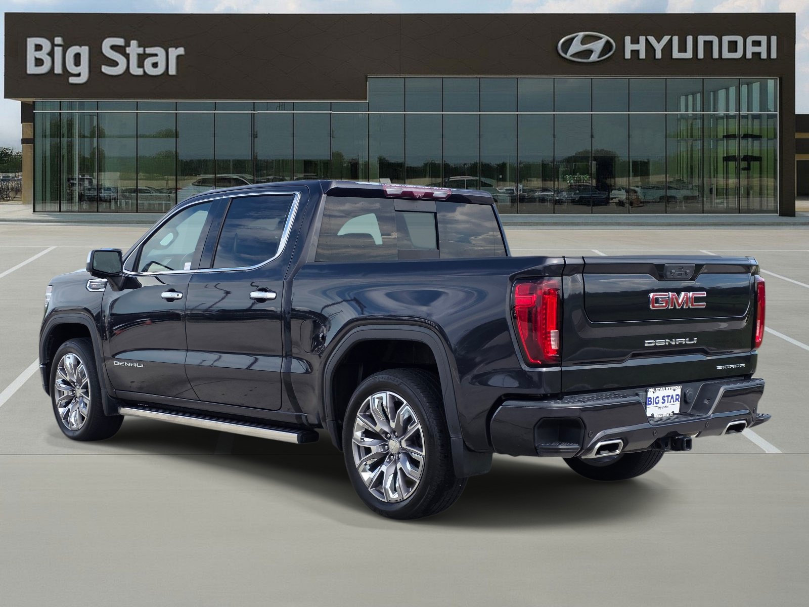 Used 2023 GMC Sierra 1500 Denali AWD/4WD image 3