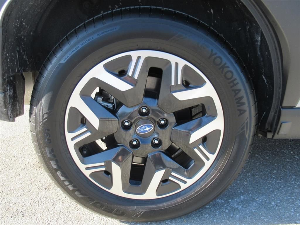 Used 2025 Subaru Forester Premium image 8