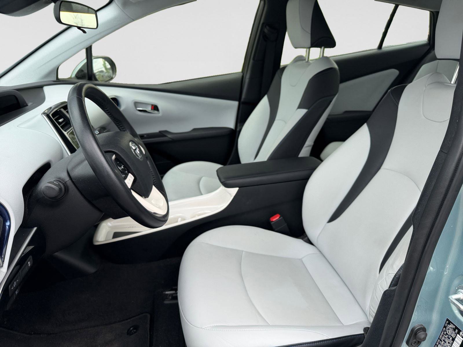 Used 2017 Toyota Prius Three Touring w/ Carpet Mat Package image 10