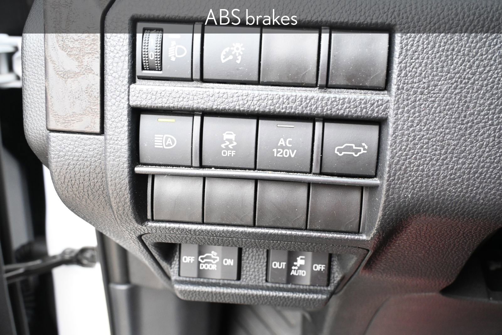 Used 2024 Toyota Tacoma Limited w/ Limited Package (LT) image 11