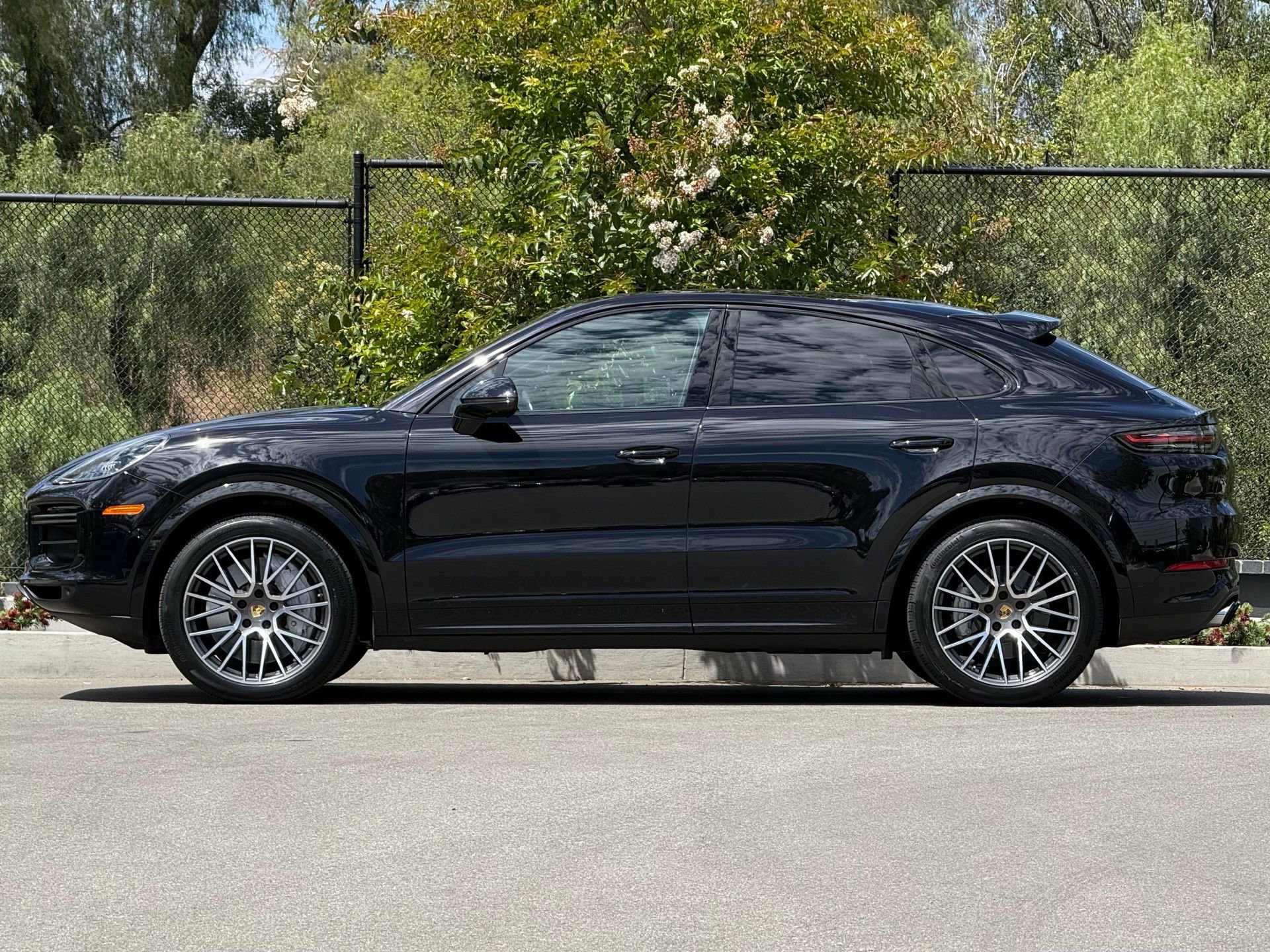 Certified 2022 Porsche Cayenne Turbo w/ Performance Package (PG2) AWD/4WD image 2