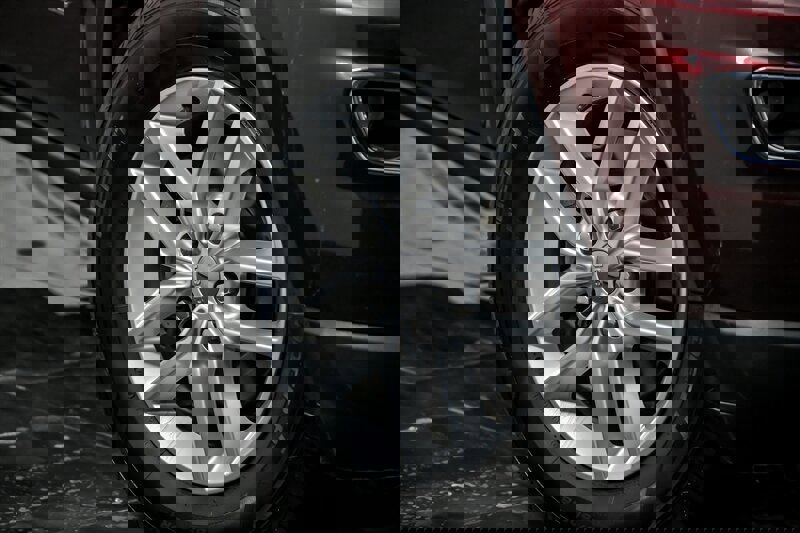 Used 2017 Jeep Grand Cherokee Laredo w/ Quick Order Package 23E AWD/4WD image 3