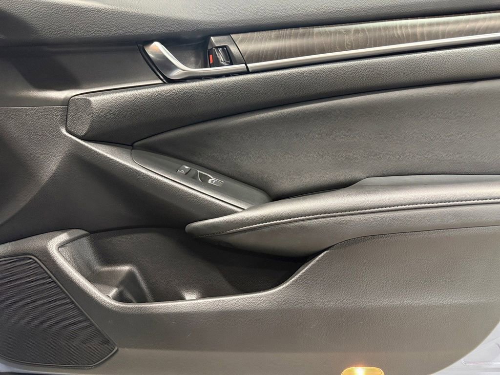 Used 2022 Honda Accord Touring image 11