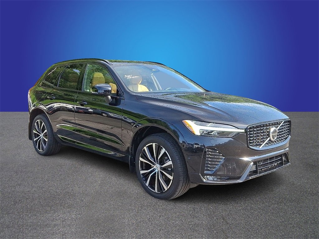 Used 2024 Volvo XC60 B5 Ultimate w/ Protection Package Premier image 3