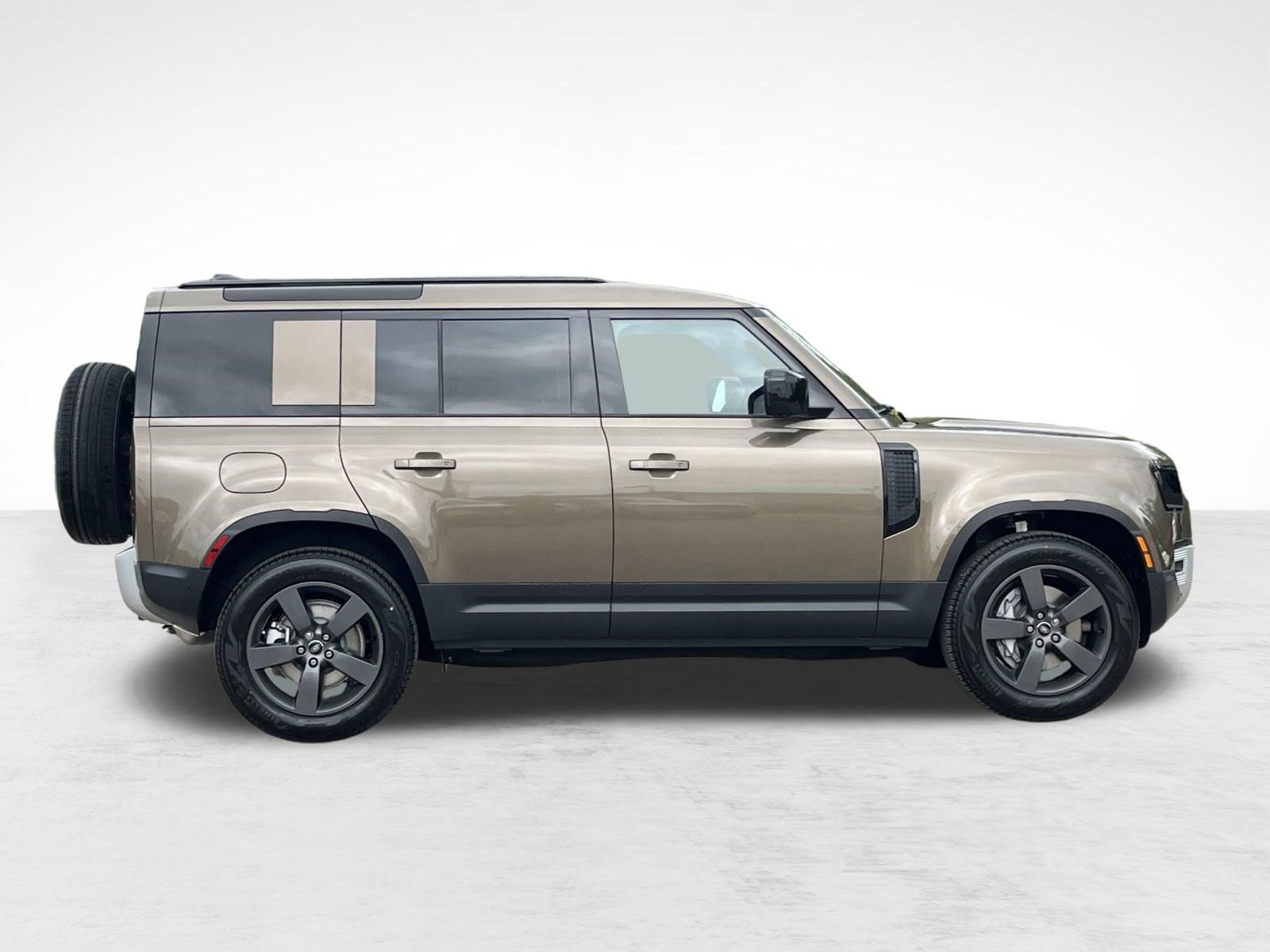 Used 2025 Land Rover Defender 110 S image 7