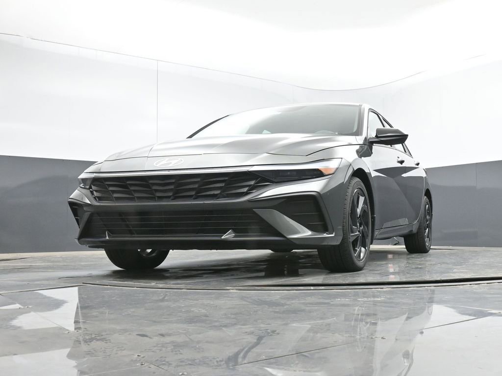 New 2026 Hyundai Elantra SEL Sport Premium FWD image 9