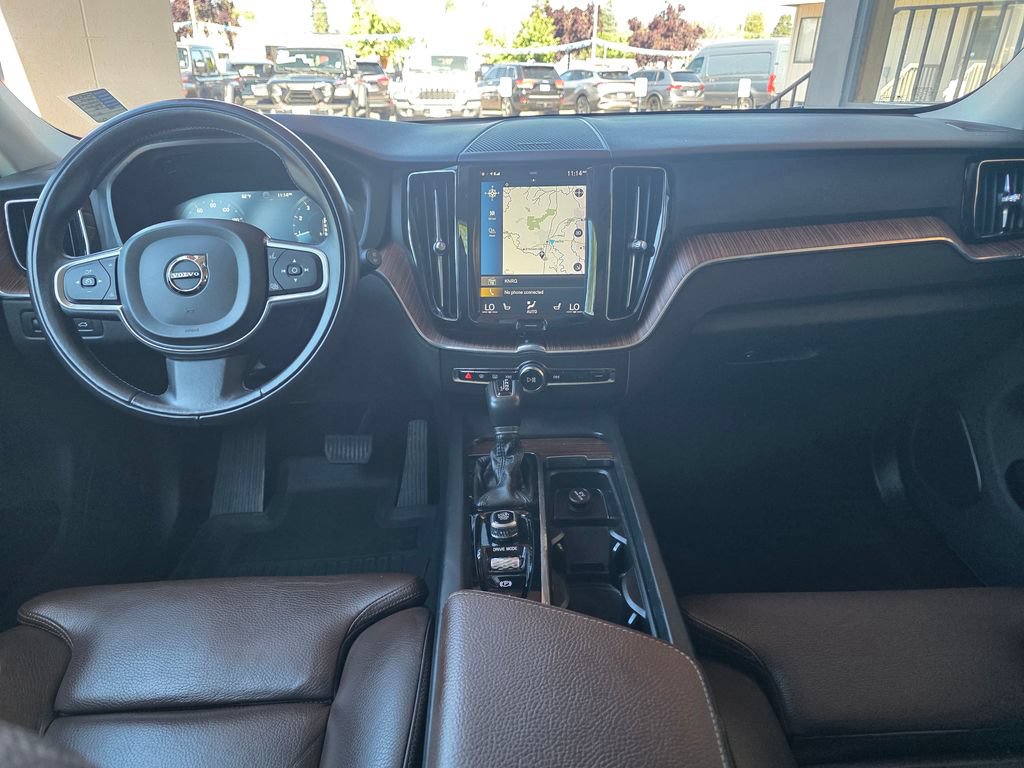 Used 2019 Volvo XC60 T5 Momentum w/ Multimedia Package AWD/4WD image 5