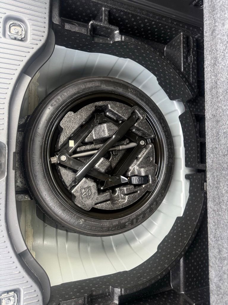 Used 2017 Chevrolet Trax LT w/ LT Convenience Package AWD/4WD image 40