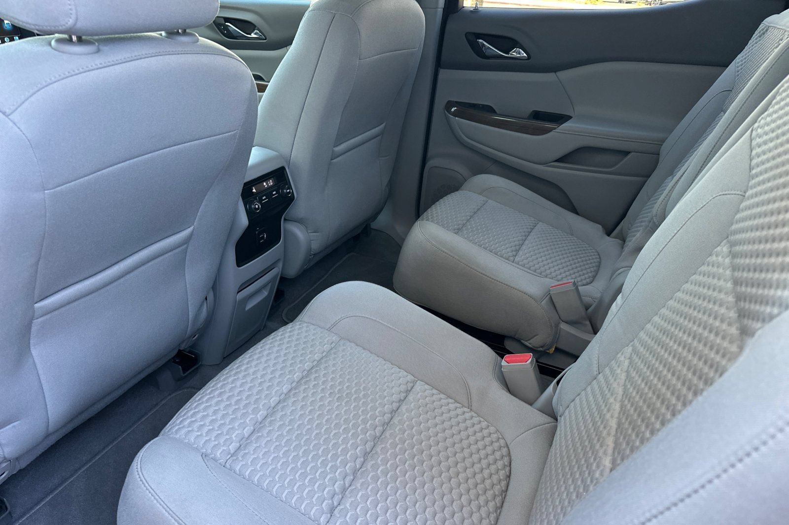Used 2017 GMC Acadia SLE w/ Driver Alert Package I FWD image 12