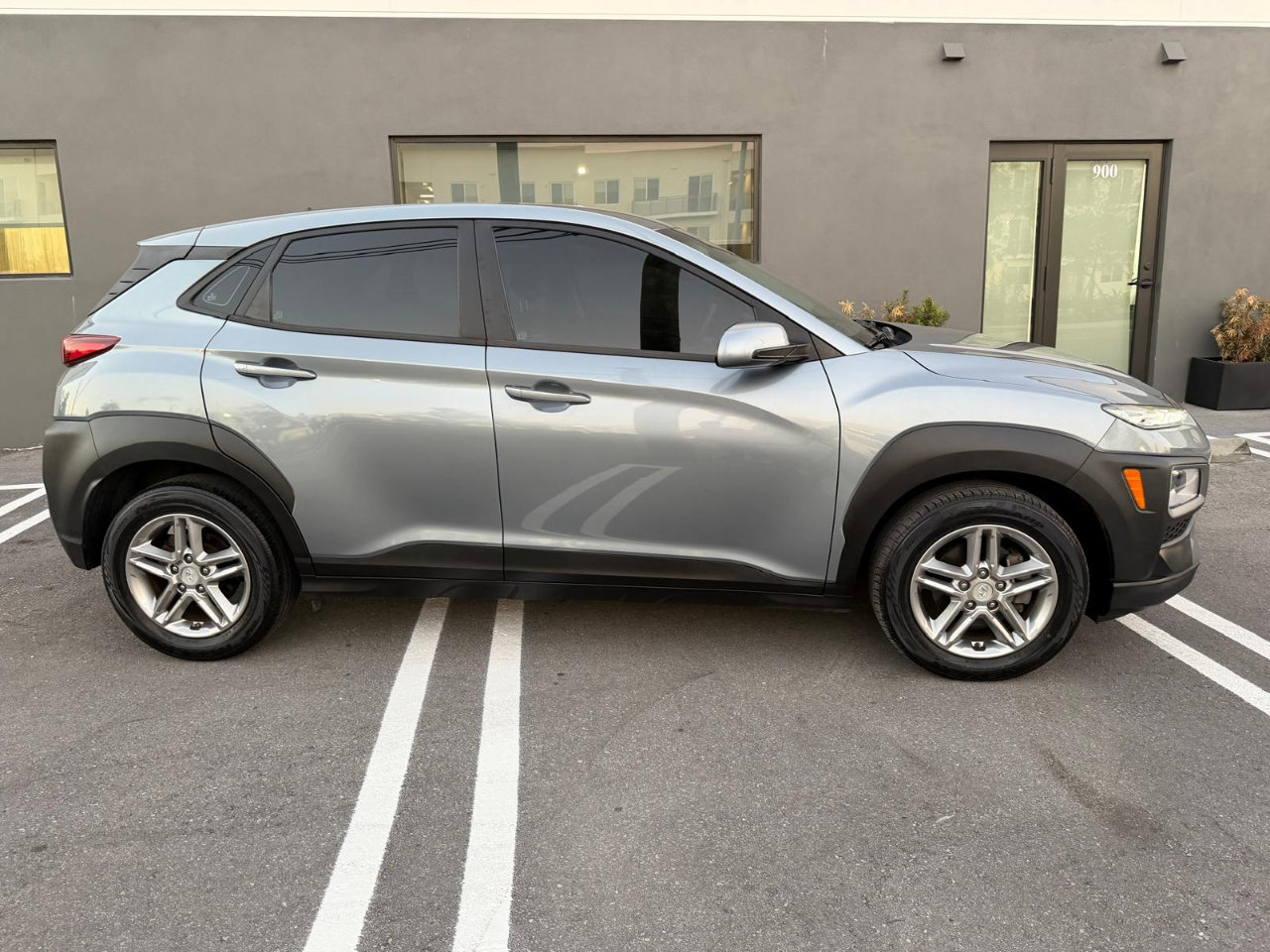 Used 2021 Hyundai Kona SE image 4