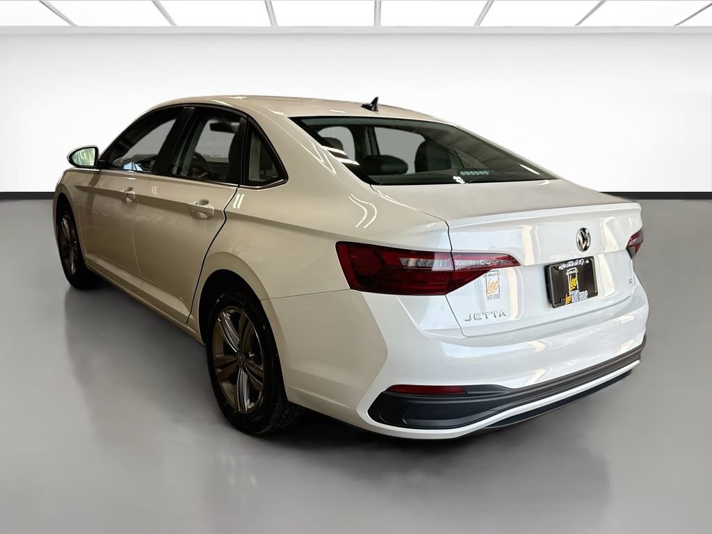Used 2023 Volkswagen Jetta SE FWD image 7