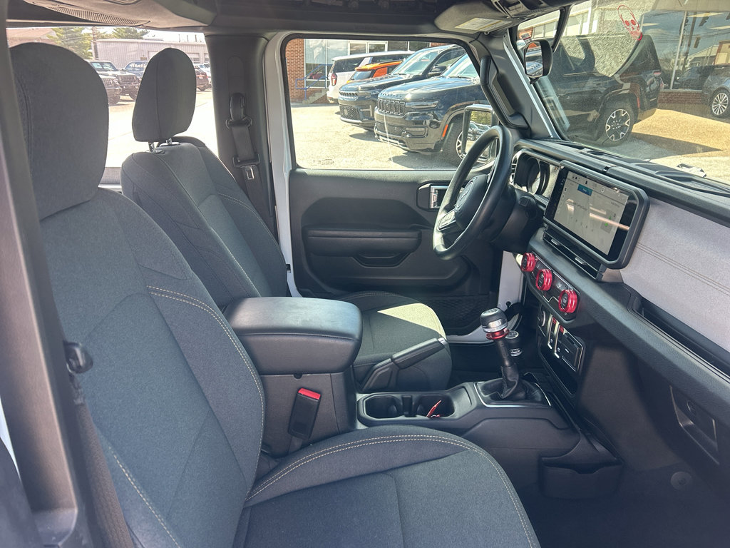Used 2025 Jeep Wrangler Sport image 13