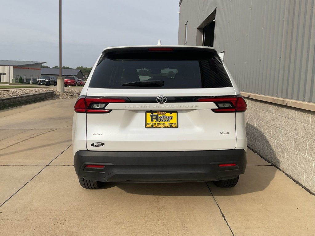 Used 2025 Toyota Grand Highlander AWD image 5