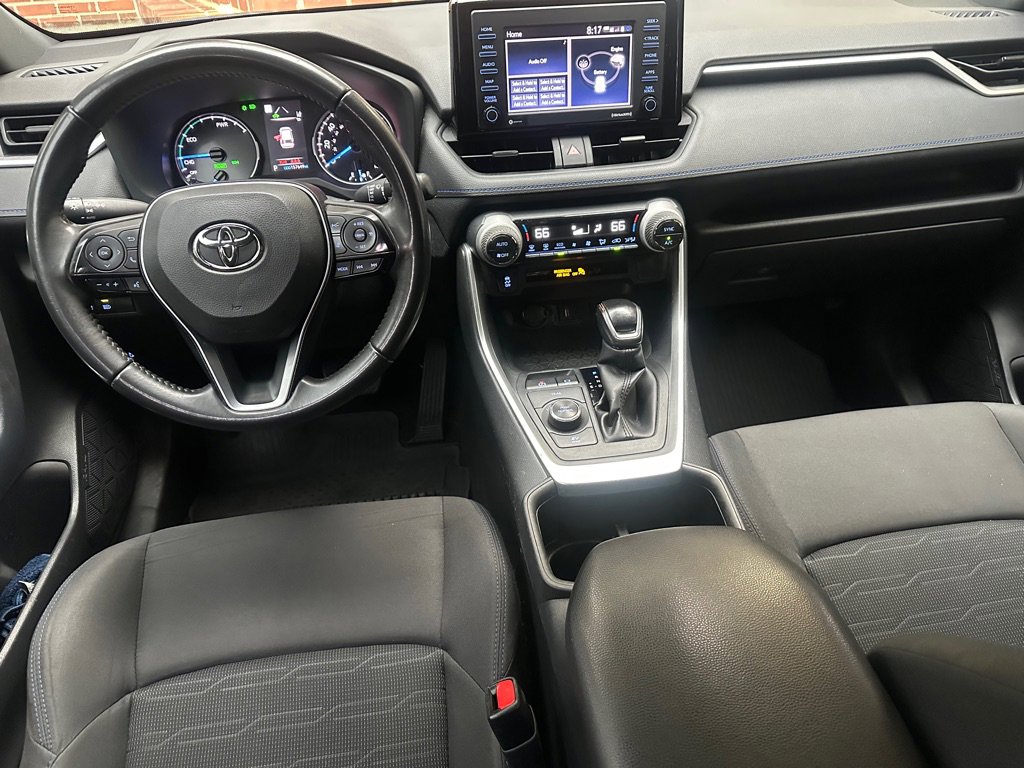 Used 2022 Toyota RAV4 SE image 25