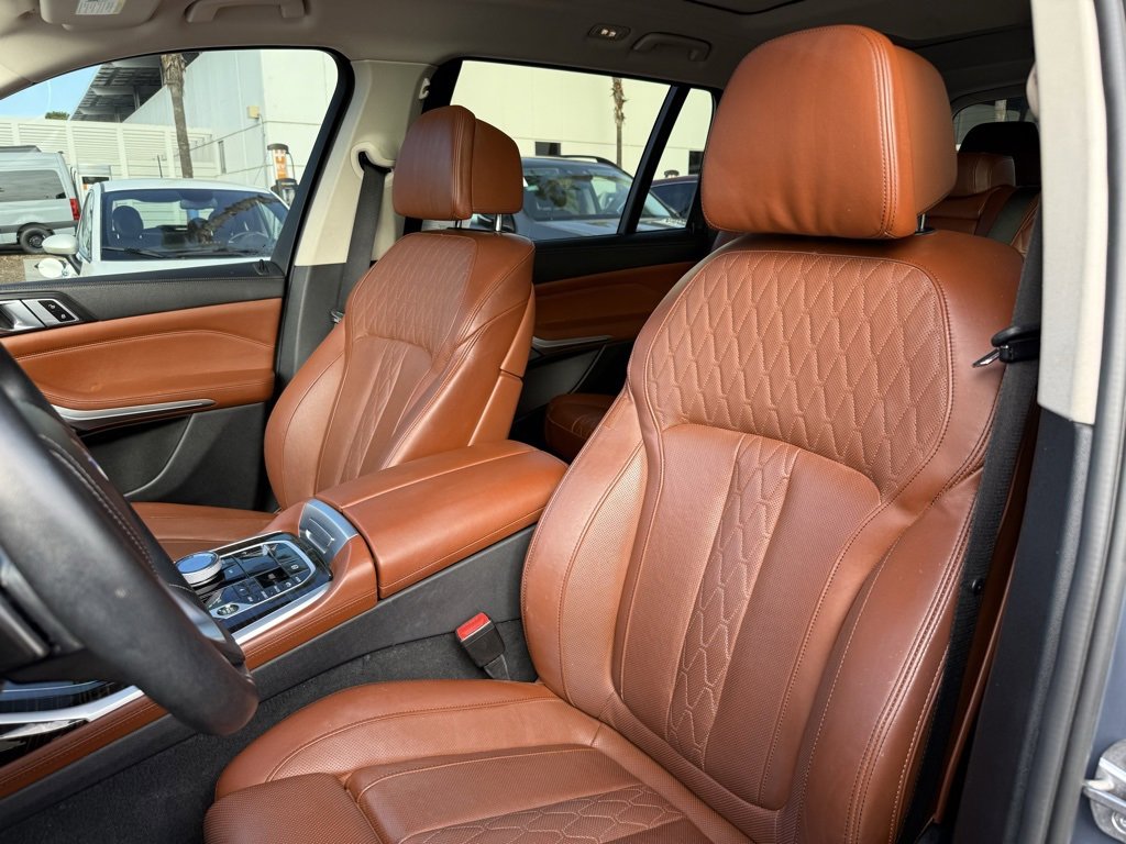 Used 2023 BMW X7 xDrive40i w/ Premium Package image 3