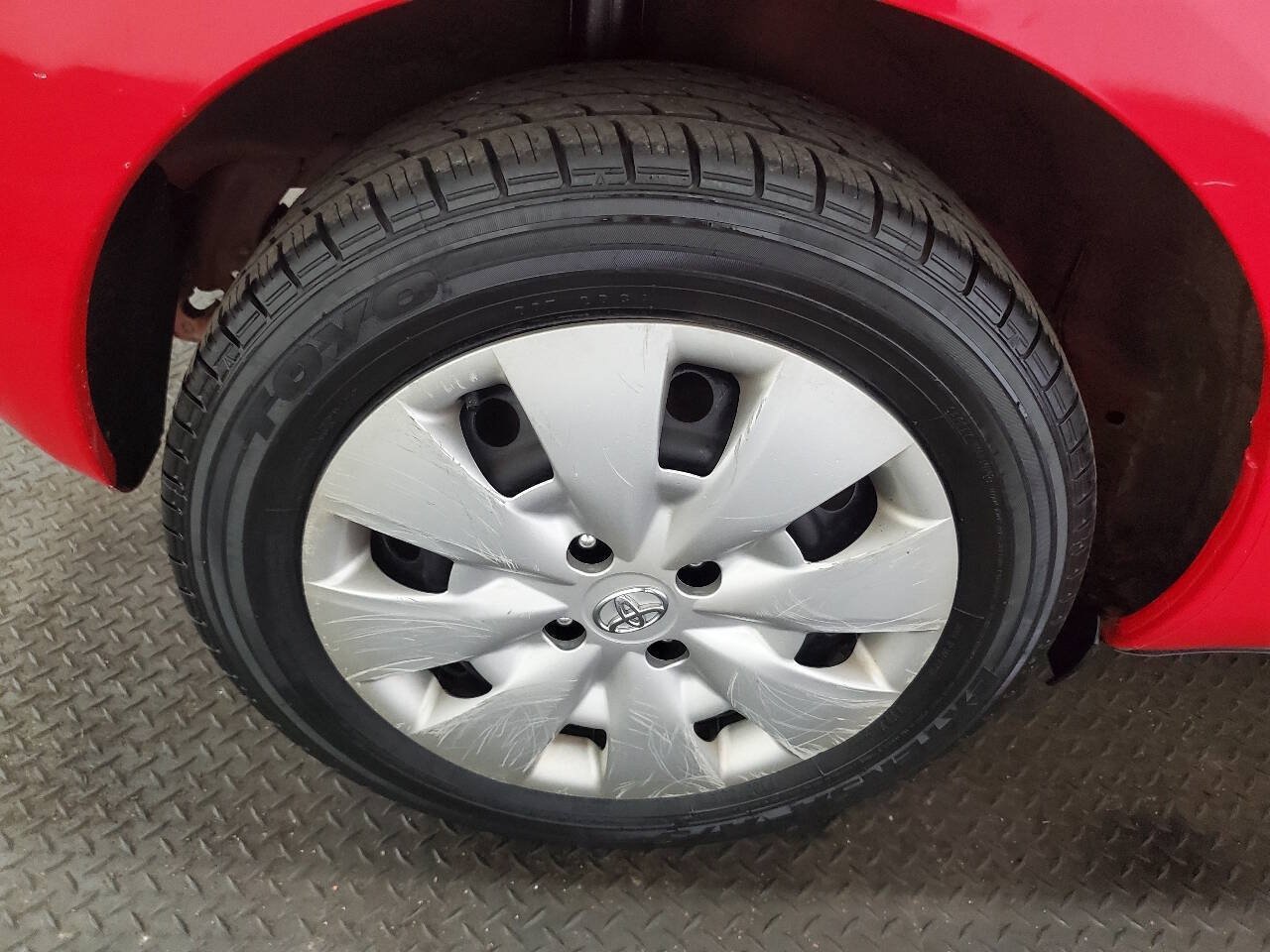 Used 2010 Toyota Yaris 2-Door Hatchback FWD image 16