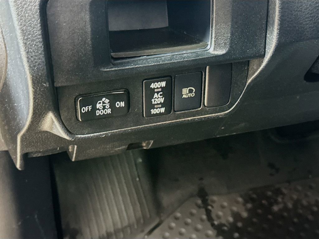 Used 2018 Toyota Tacoma TRD Sport w/ TRD Premium Sport Package image 10