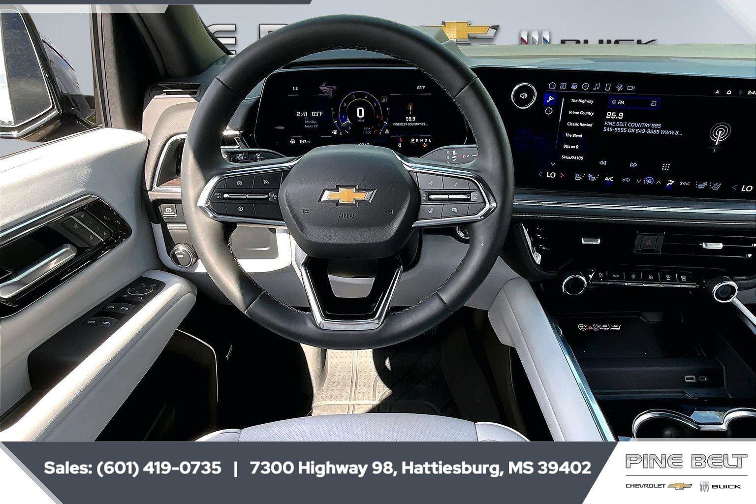 Used 2025 Chevrolet Suburban Premier image 5