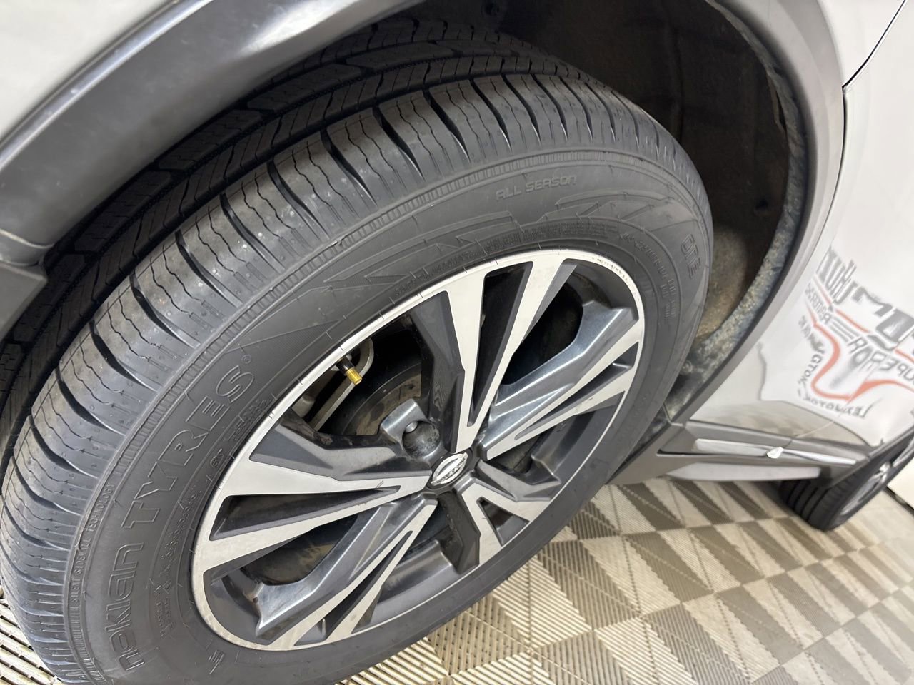 Used 2017 Nissan Rogue SL w/ SL Premium Package image 35