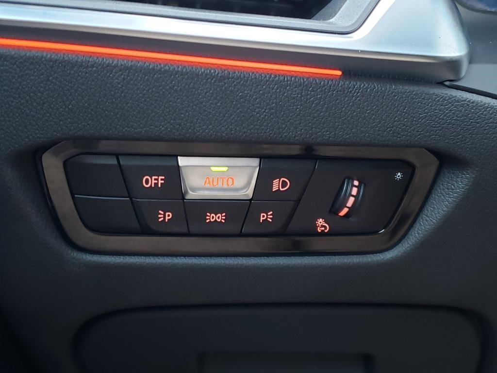 Used 2021 BMW 330i xDrive Sedan w/ Premium Package image 31