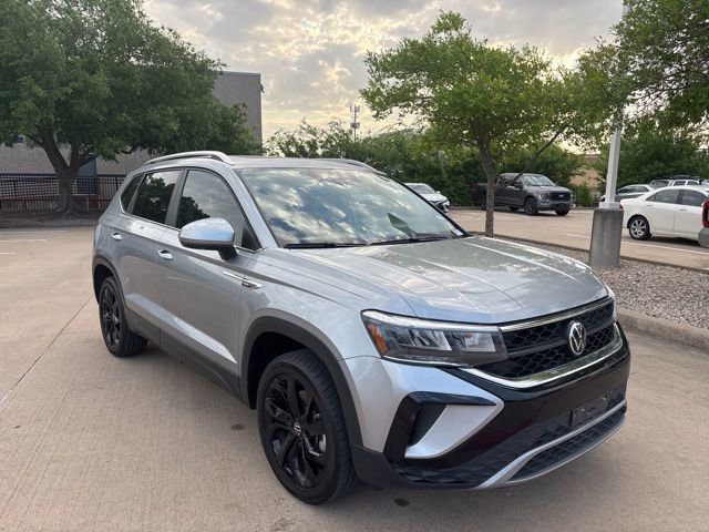 Used 2022 Volkswagen Taos SE image 3