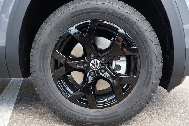 New 2026 Volkswagen Atlas Peak Edition image 9