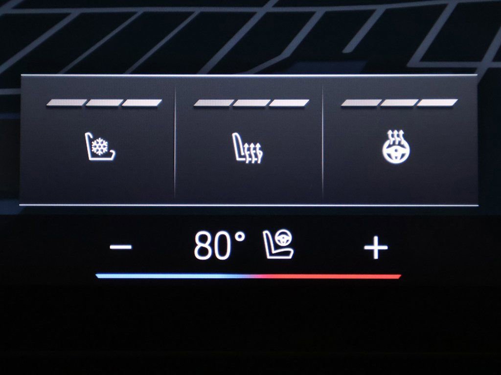 Used 2025 BMW i7 xDrive60 w/ Premium Package image 49