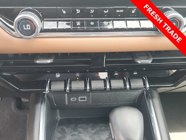 Used 2024 GMC Canyon AT4 w/ Technology Package AWD/4WD image 17