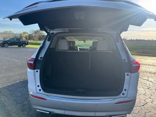 Used 2020 Buick Enclave Essence w/ Sound and Sites Package AWD/4WD image 4