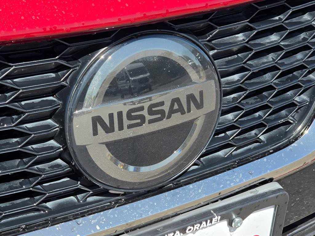 Used 2021 Nissan Versa SR FWD image 32