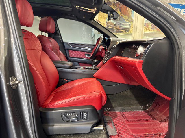 Used 2017 Bentley Bentayga image 62