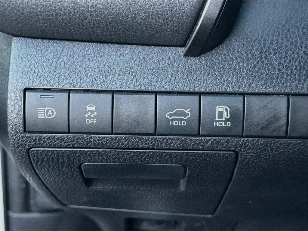 Used 2022 Toyota Camry SE FWD image 32