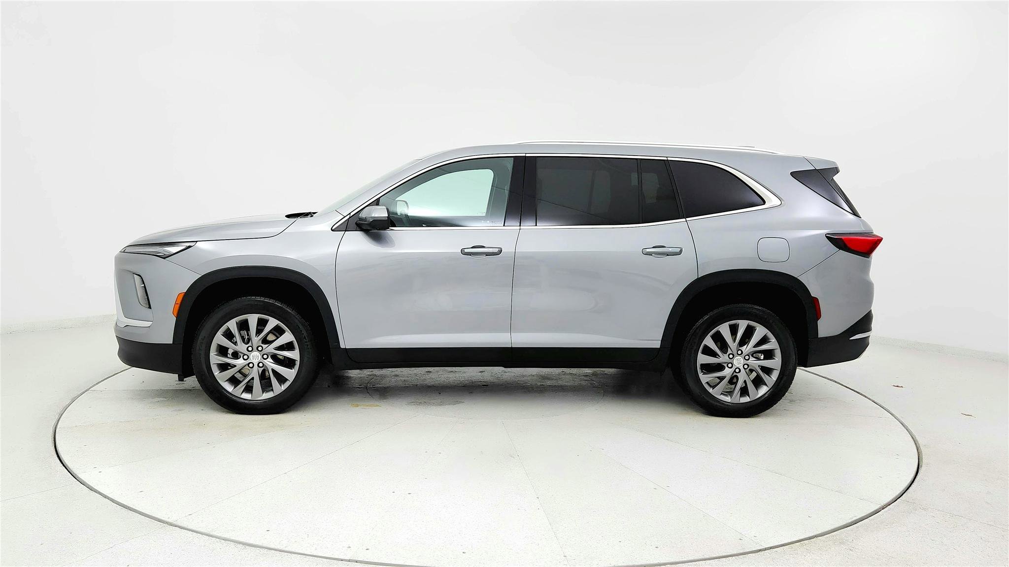 Used 2025 Buick Enclave Preferred image 2