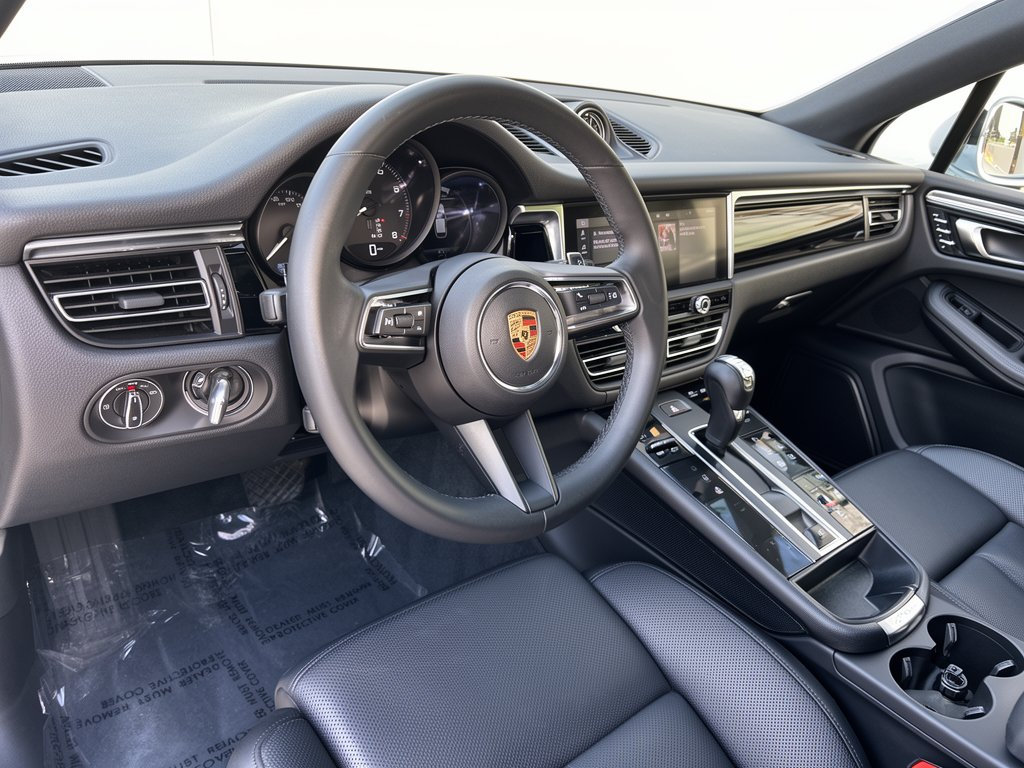 Used 2023 Porsche Macan AWD/4WD image 4