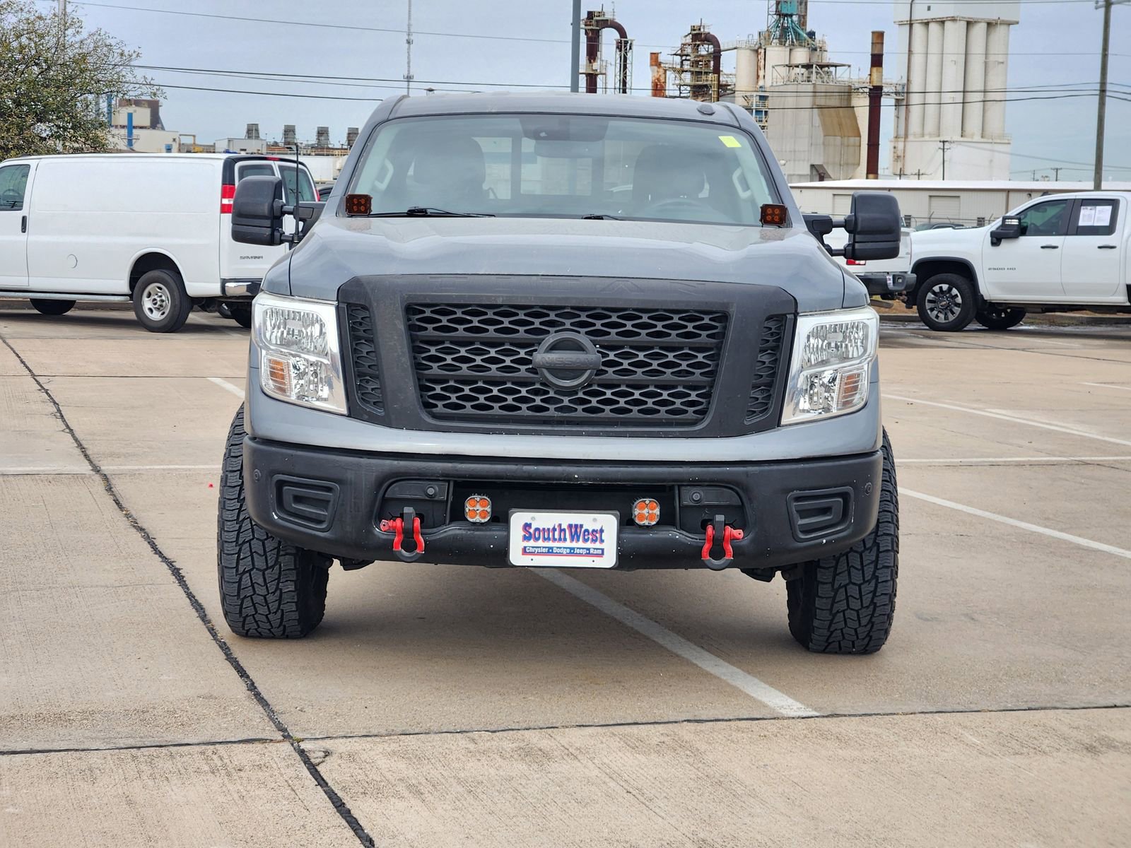 Used 2018 Nissan Titan SV w/ SV Convenience Package image 6